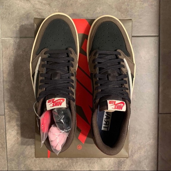 Travis Scott 1s lows - Picture 3 of 9